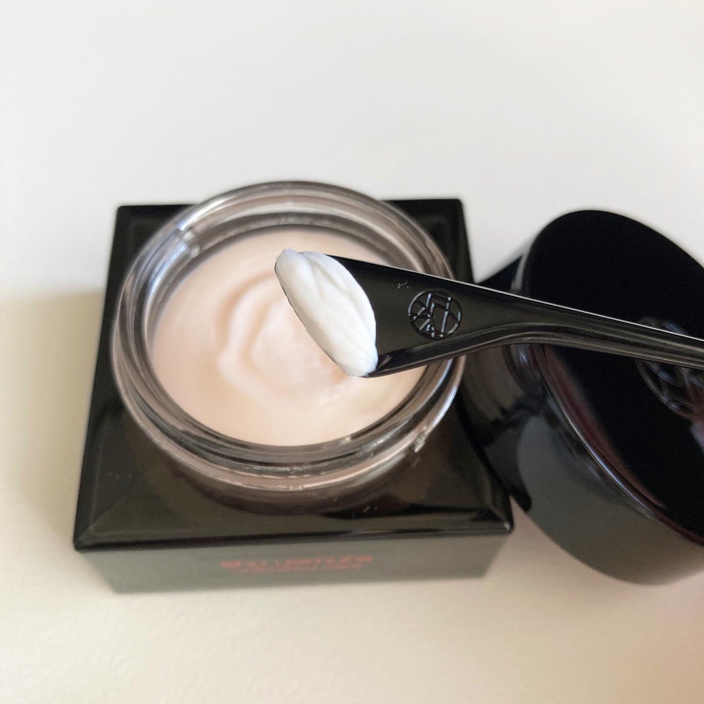 アンリミテッド ケア セラムイン クリーム ファンデーション/shu uemura/クリーム・エマルジョンファンデーションを使ったクチコミ(2枚目)