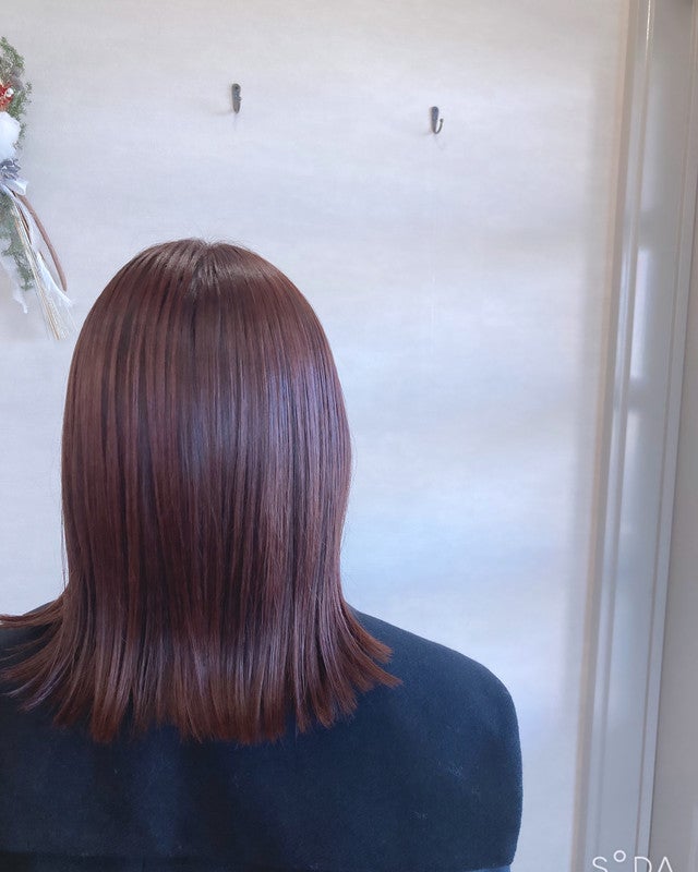 後ろ向きの女性