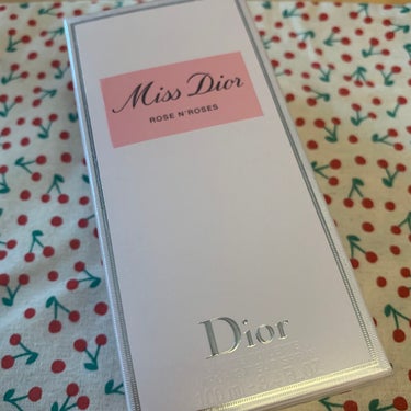 Diorのローズの香水miss Dior rose’n’rosesです。


🤍香り
フローラル

🤍調香師
フランソワ･ドゥマシー

🤍香調
🖤トップノート
ゼラニウム、イタリアンマンダリン、ベルガモ