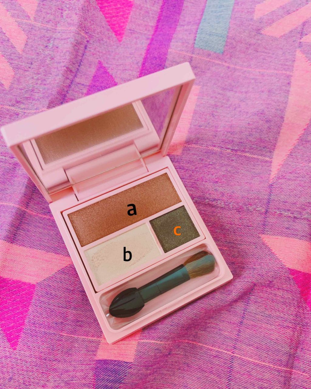 フーミー アイシャドウパレット/WHOMEE/アイシャドウパレットを使ったクチコミ（3枚目）