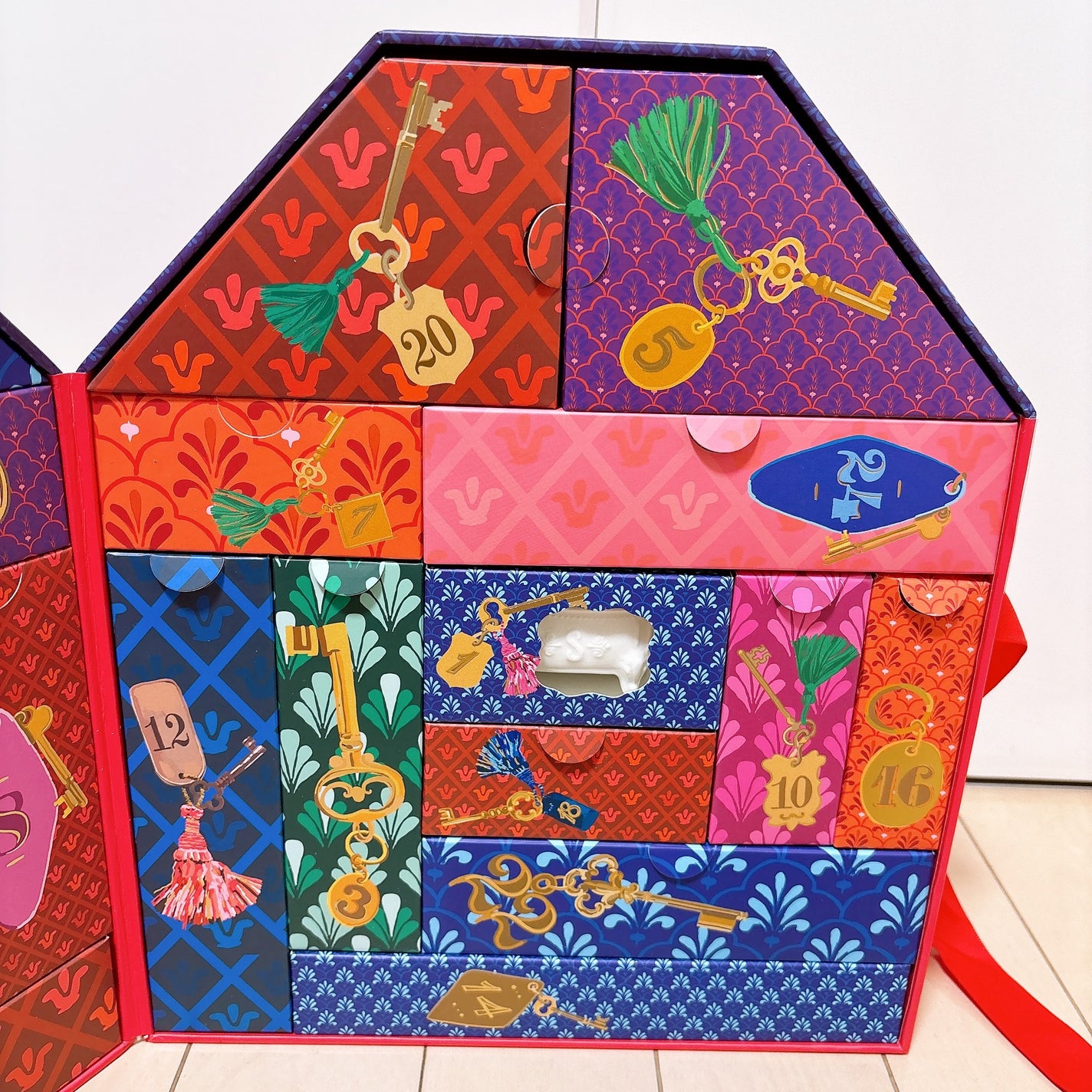 徳井さん on LIPS 「つ、つ、ついにSABONクリスマスアドベントカレンダー2024..」(5枚目)