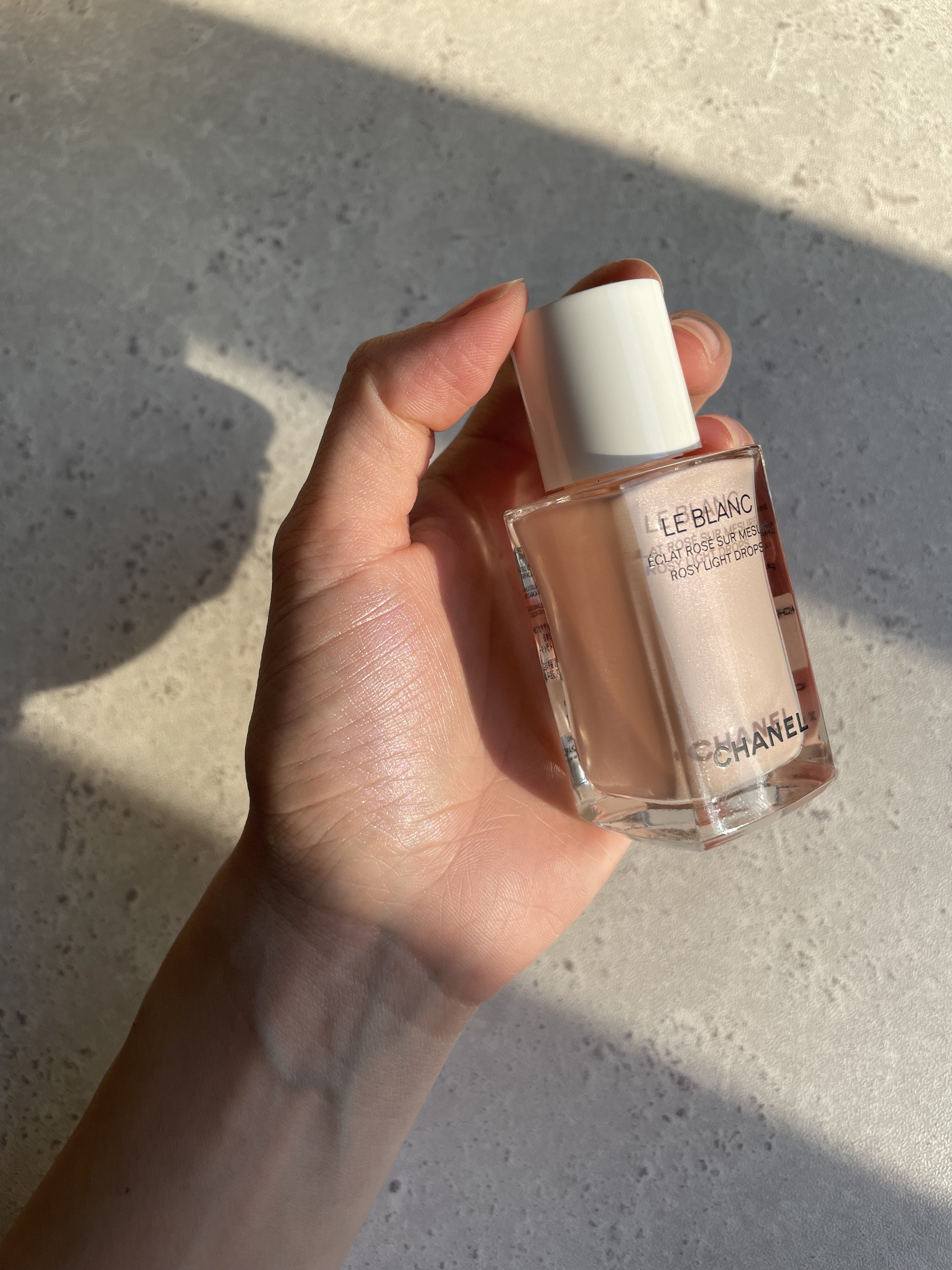 ル ブラン ロージー ドロップス/CHANEL/リキッドハイライトを使ったクチコミ（1枚目）