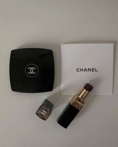 CHANEL 
ルージュ ココ フラッシュ  💄
本体価格 ：4,000円

いい匂いで見た目も可愛くて潤いがあっていい💖
マットより潤い派の方はメチャ良いと思います👌🏽💜



#はじめての投稿 #C