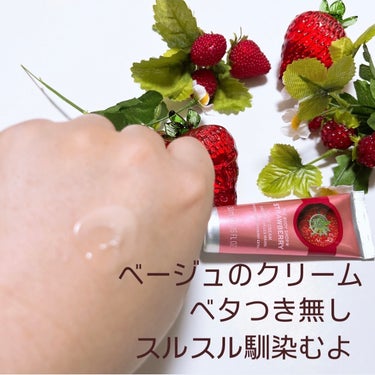 【季節の香り、いちごが広がるハンドクリーム)

LIPSショップでも購入可能です🙌


THE BODY SHOP
ハンドクリーム ストロベリー
価格:1,320円

✼••┈┈••✼••┈┈••✼••┈┈••✼••┈┈••✼

キャップを開けた瞬間から香るハンドクリーム。

甘すぎず爽やかさな香り。

テクスチャーはスルスル伸びて
みずみずしくなめらかテクスチャー。

気になるベタつきなし。

ポケットサイズで、持ち運びも便利🙆‍♀️

⚠️使用感には個人差があります。


#THE BODY SHOP
#ハンドクリーム ストロベリー
#ハンドクリーム
#ハンドケア
#デパコス
#スキンケア
#ボディケア
#保湿
#香りの画像 その2