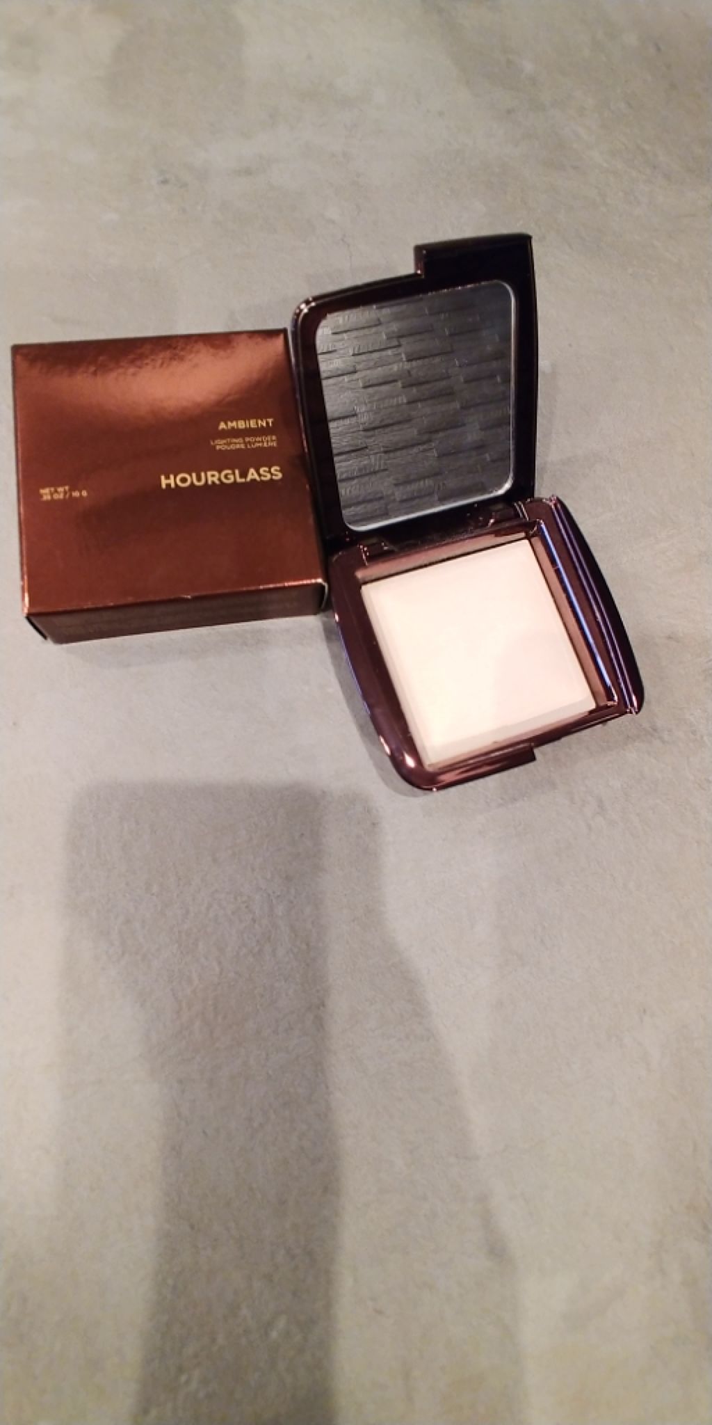 Hourglass Ambient Lighting Powder/HOURGLASS/プレストパウダーを使ったクチコミ(2枚目)