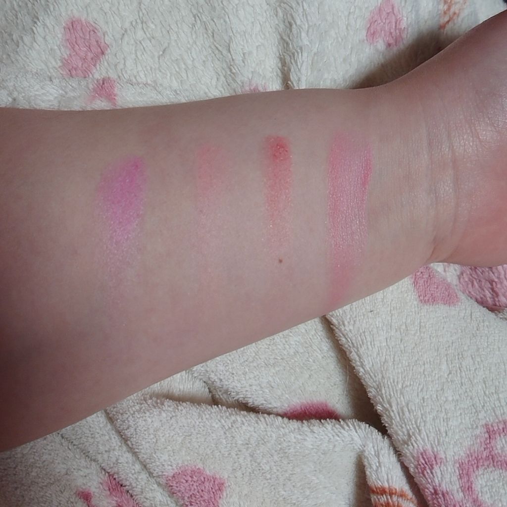 ブラッシング ハート/MAKEUP REVOLUTION/パウダーチークを使ったクチコミ（3枚目）