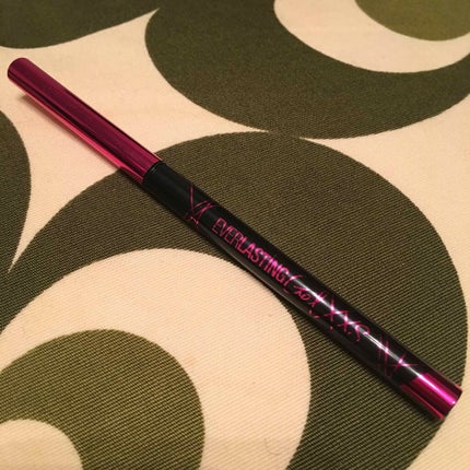 MAYBELLINE NEW YORK EVラスティング ジェルライナー エクストラスリムのクチコミ「他のジェルライナーも色々とテスターしてみたんですが、こちらを試してみたところ、すぐに擦っても落.....」(1枚目)