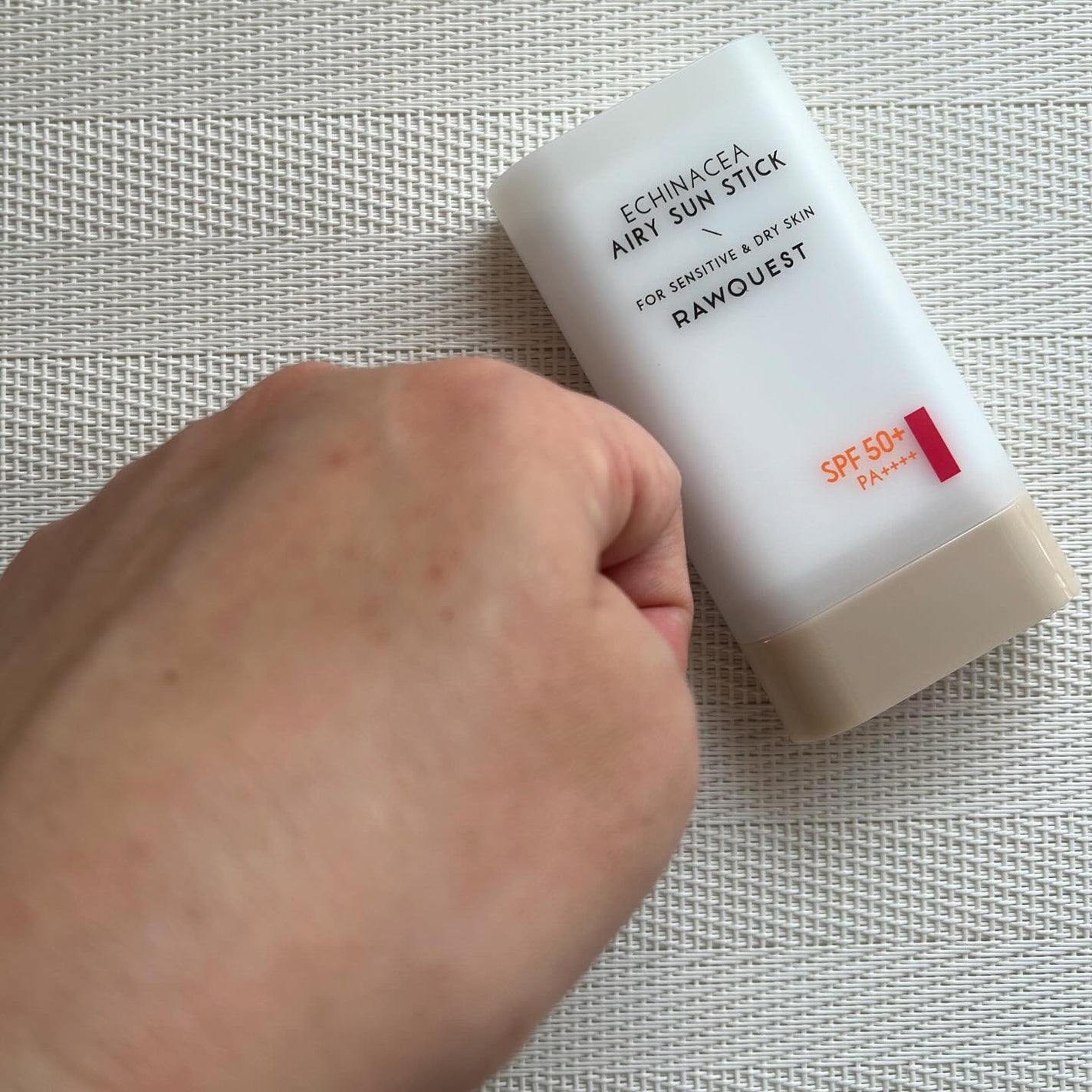 エネキシア エアリーサンスティック/RAWQUEST/日焼け止めスティックを使ったクチコミ(3枚目)
