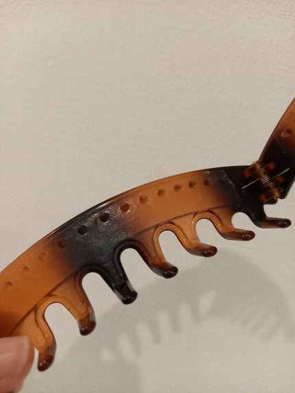 シリコンバナナクリップ/DAISO/ヘアアクセサリーを使ったクチコミ(2枚目)