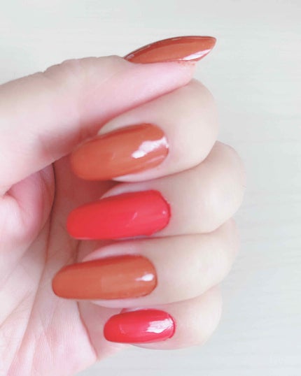 カラフルネイルズ N35 アーバンルージュ/キャンメイク/マニキュアを使ったクチコミ(3枚目)