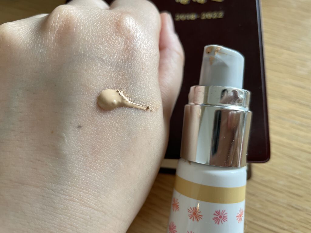 プットオンアハッピーフェイス ティンティド モイスチュアライザー 01 light medium/Awake/CCクリームを使ったクチコミ（2枚目）