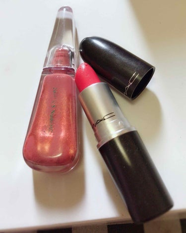 最近のお気に入りの組み合わせです(^^)♡

MAC LIPSTICK     VEGAS VOLT
フローフシ リップトリートメント SWIRL    02 node coral 

フローフシのスワ