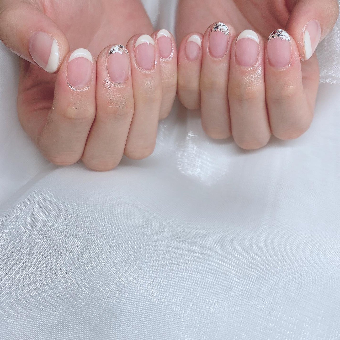 kanna on LIPS 「・・・ミルクフレンチ×ガラスフレンチ💍✨何本かポイントでガラス..」(2枚目)