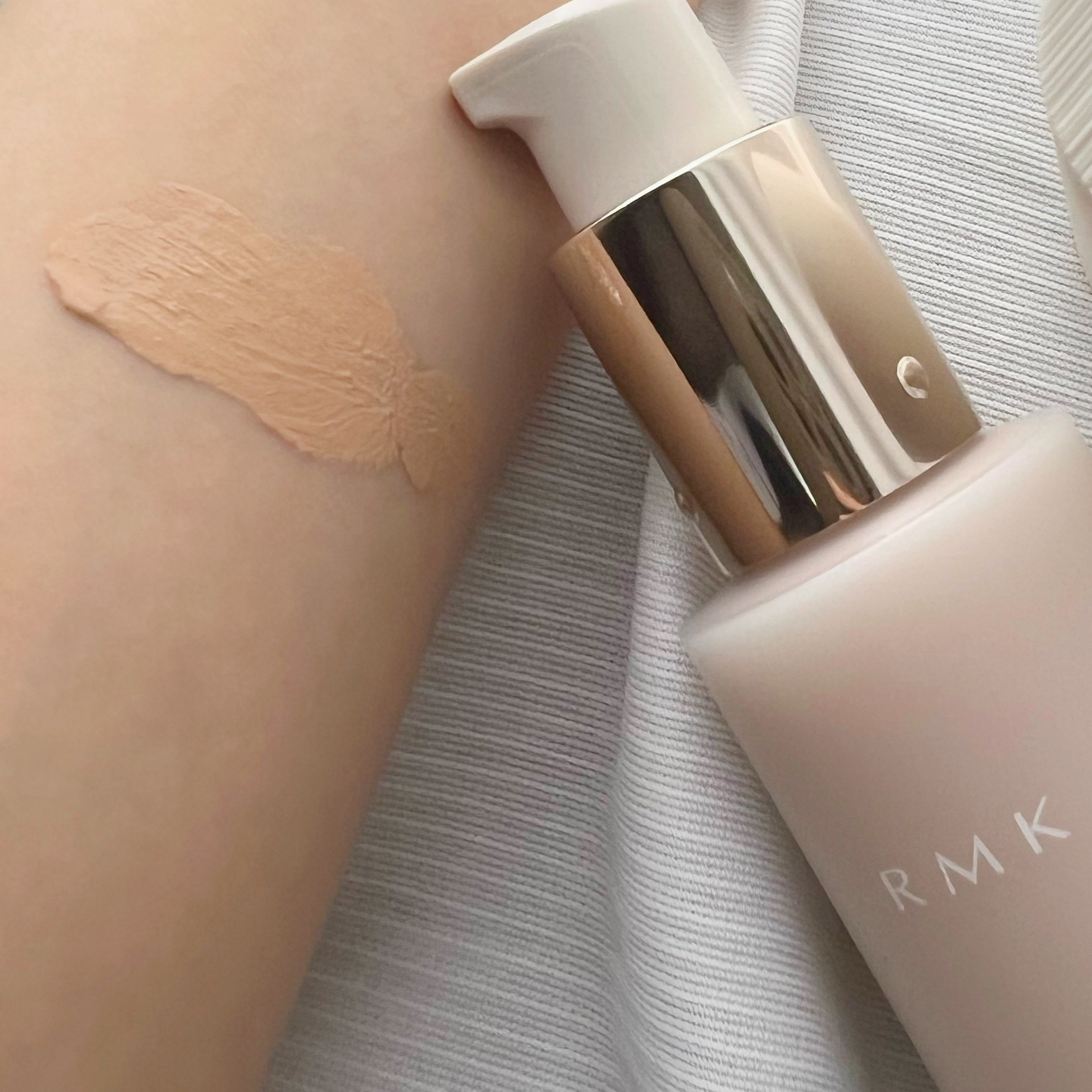 RMK ラスティング ジェルクリーミィファンデーション 102/RMK/クリーム・エマルジョンファンデーションを使ったクチコミ（3枚目）