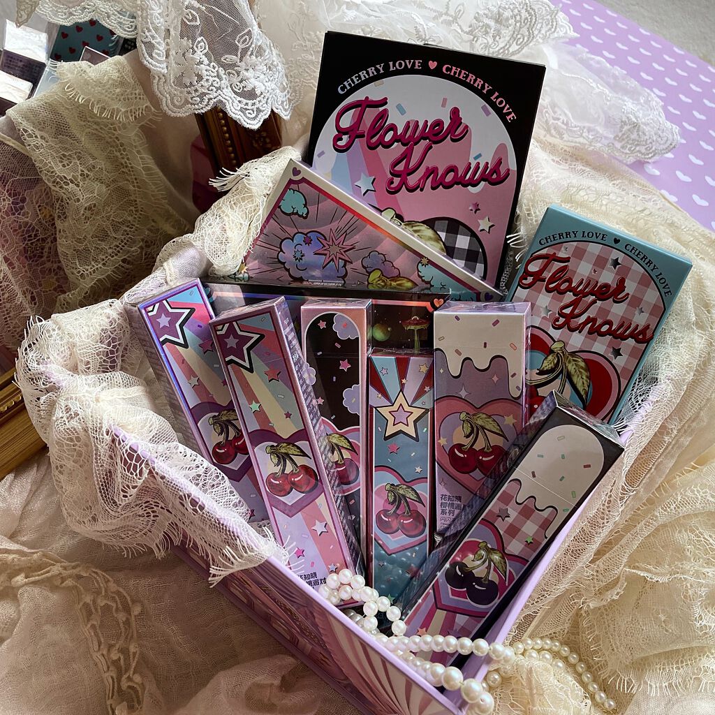 レトロマグネティック アイシャドウパレット/FlowerKnows/アイシャドウパレットを使ったクチコミ(1枚目)