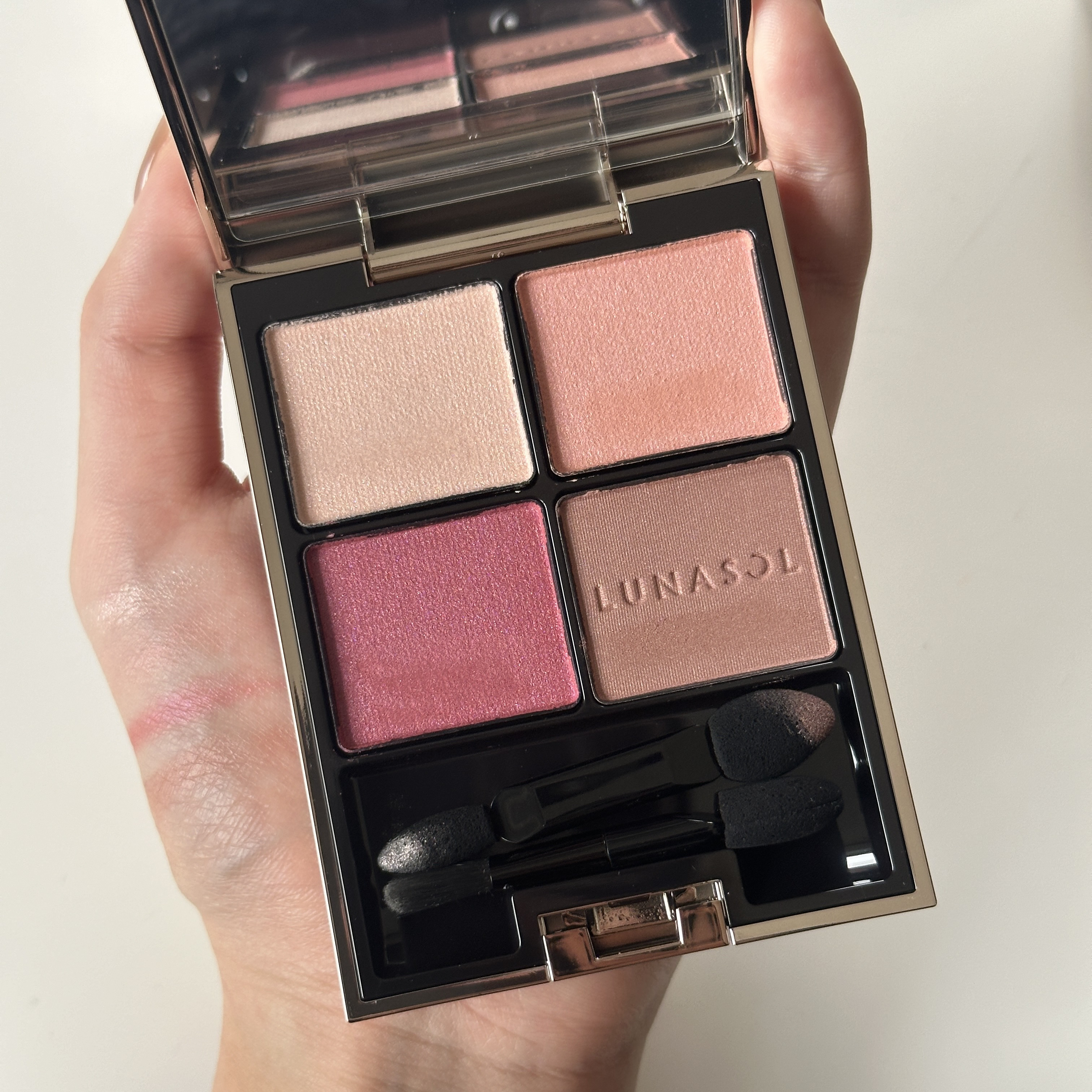 アイカラーレーション 24 Lucent Bloom / LUNASOL(ルナソル) | LIPS