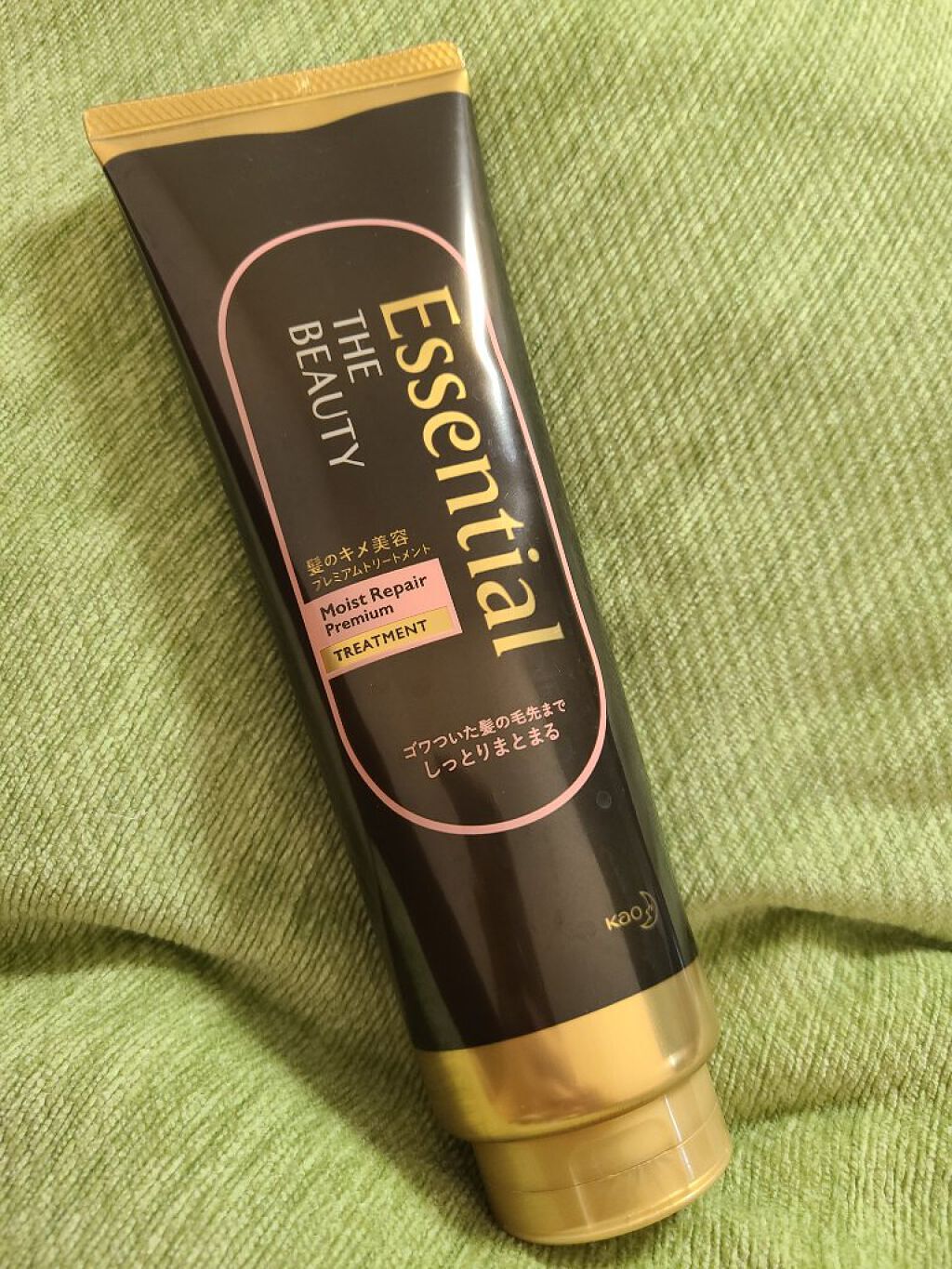 【使った商品】エッセンシャル Essential THE BEAUTY 髪のキメ美容プレミアムトリートメント＜モイストリペアプレミアム＞
【使用感】
・使った翌朝、いつもより髪がまとまっていてびっくり😍
・チューブタイプで衛生面も気になら