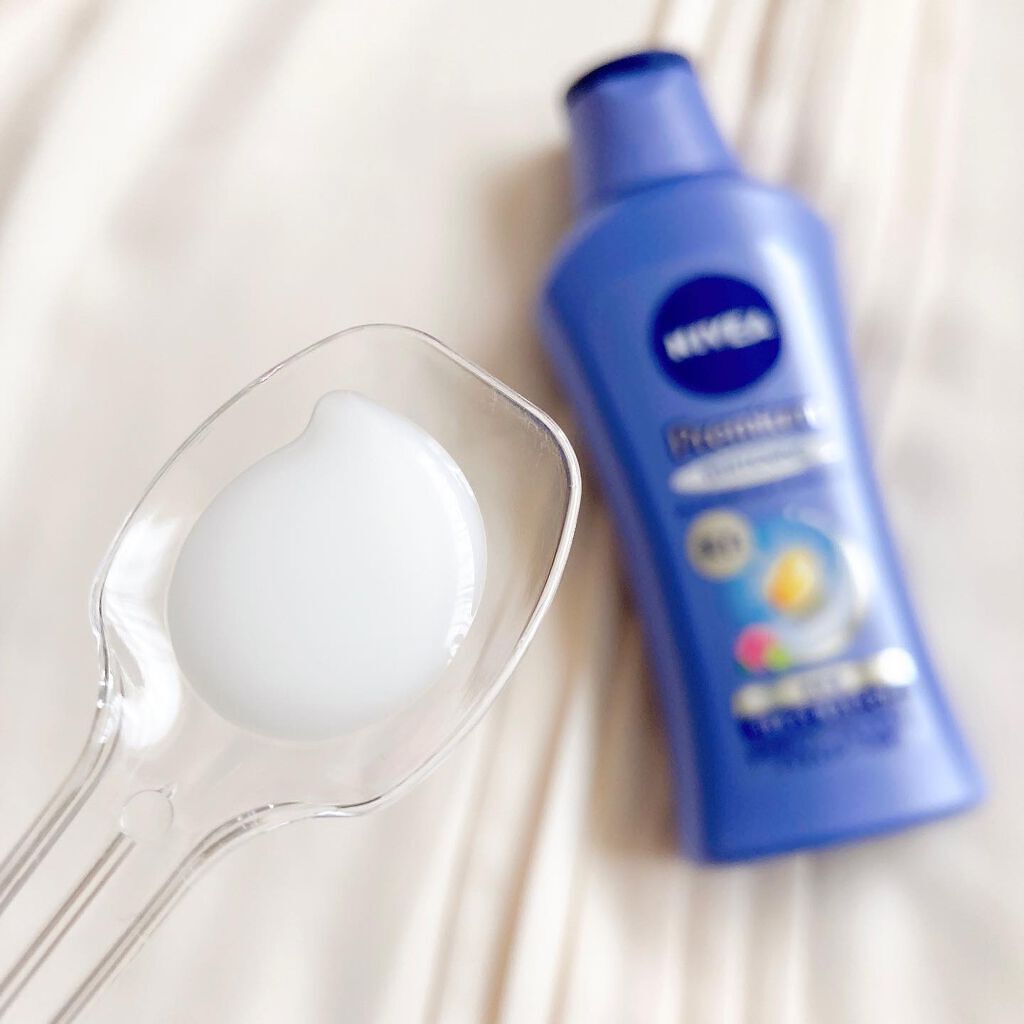 プレミアムボディミルク ホワイトニング【医薬部外品】 /ニベア/ボディミルクを使ったクチコミ(2枚目)