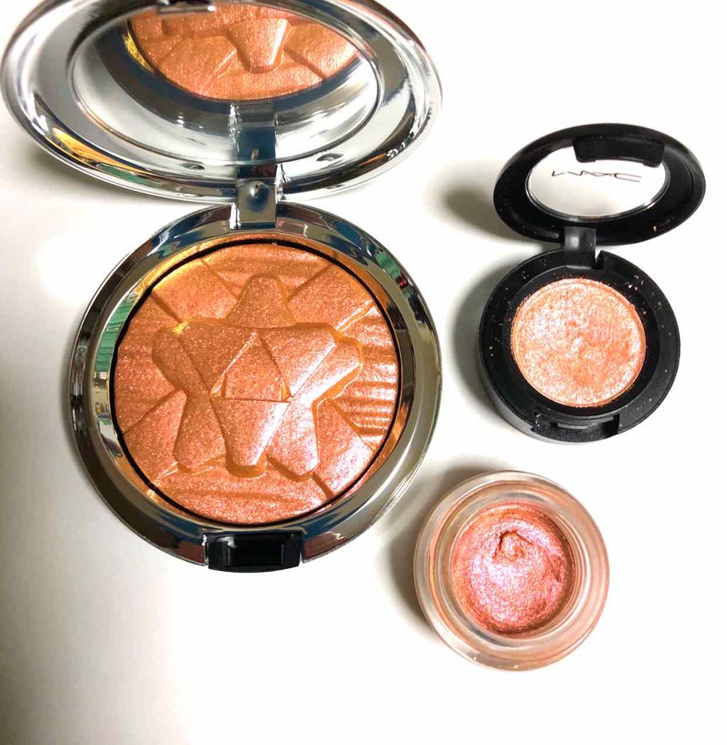 エクストラ ディメンション スキンフィニッシュ【ホリデーコレクション 2018】 スノーフラッシュト/M・A・C/パウダーハイライトを使ったクチコミ（2枚目）