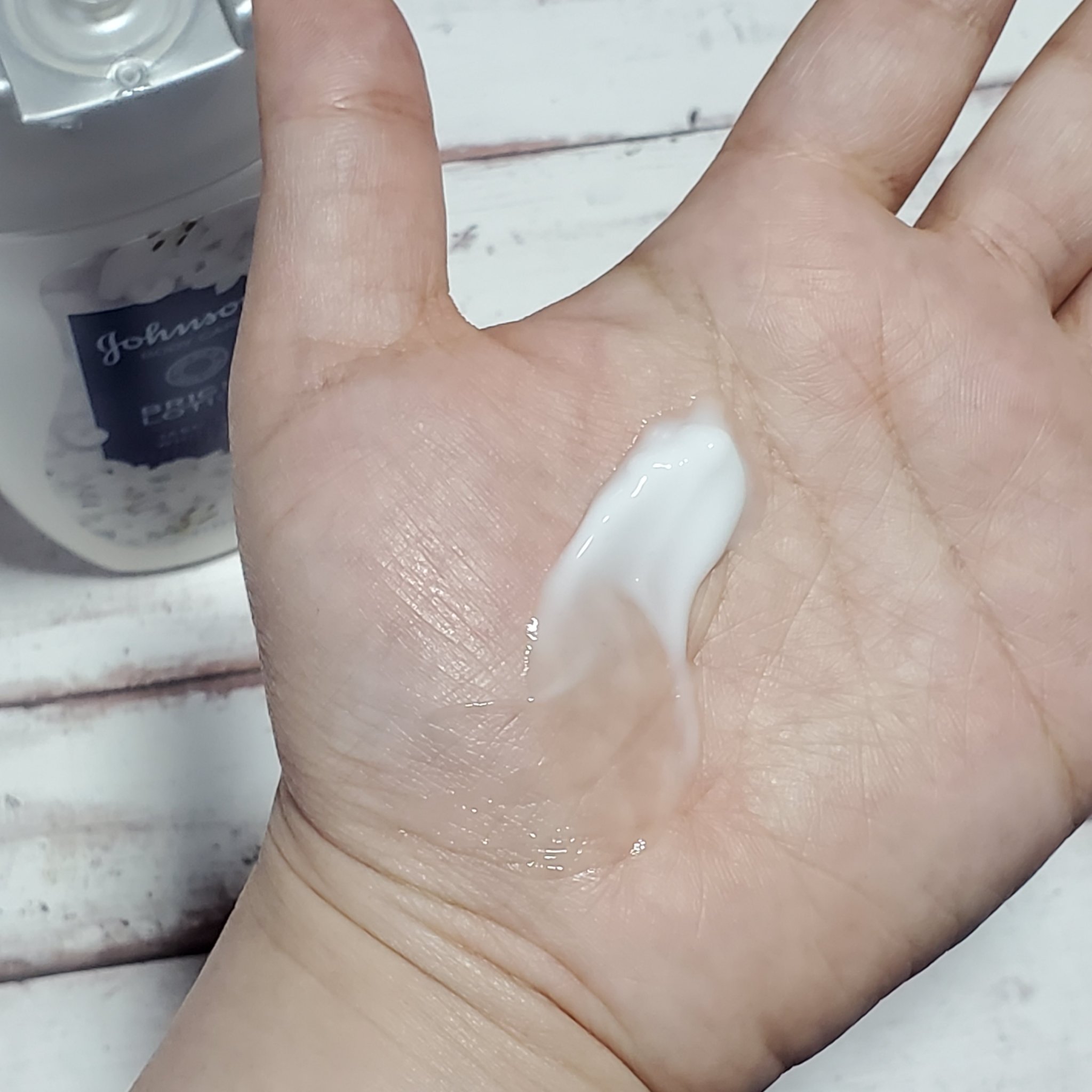 ジョンソンボディケア バイブラント ラディアンス プレミアム ローション/ジョンソンボディケア/ボディローションを使ったクチコミ（2枚目）