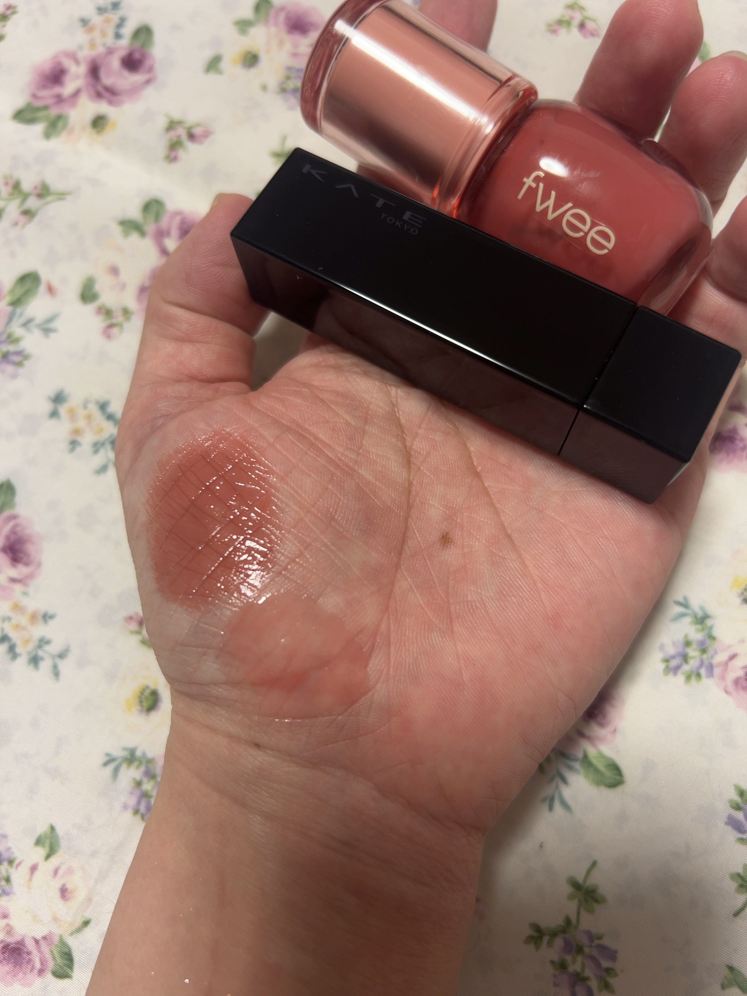 フィー 3Dボリューミンググロス/fwee/リップグロスを使ったクチコミ（2枚目）