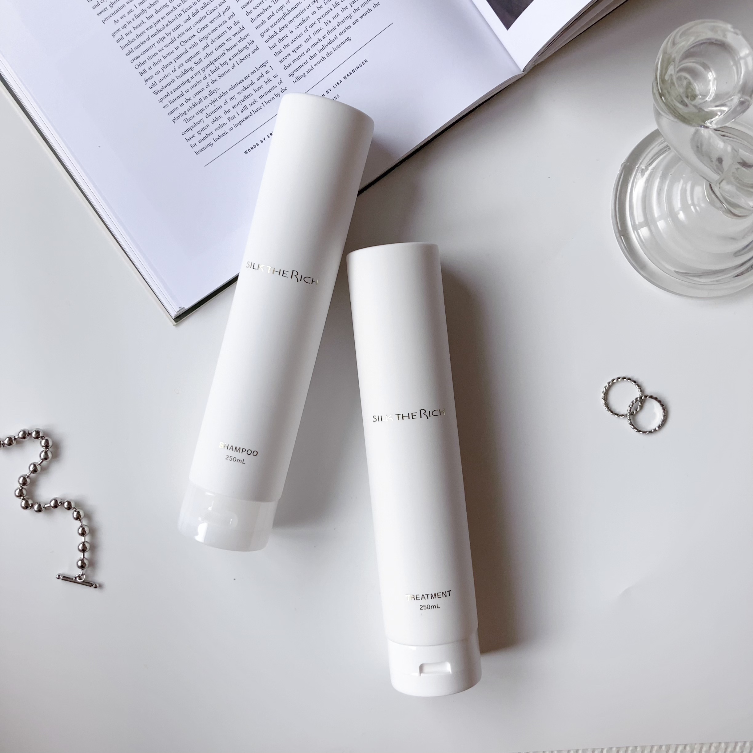 

＼究極のシルクヘアケアで艶髪へ／

SILK THE RICH 
シャンプー
トリートメント

シルクが配合された贅沢な
シャンプー＆トリートメント。
髪や地肌に嬉しい美容成分もたっぷり
配合されているんだとか♡

シャンプーはとろりと