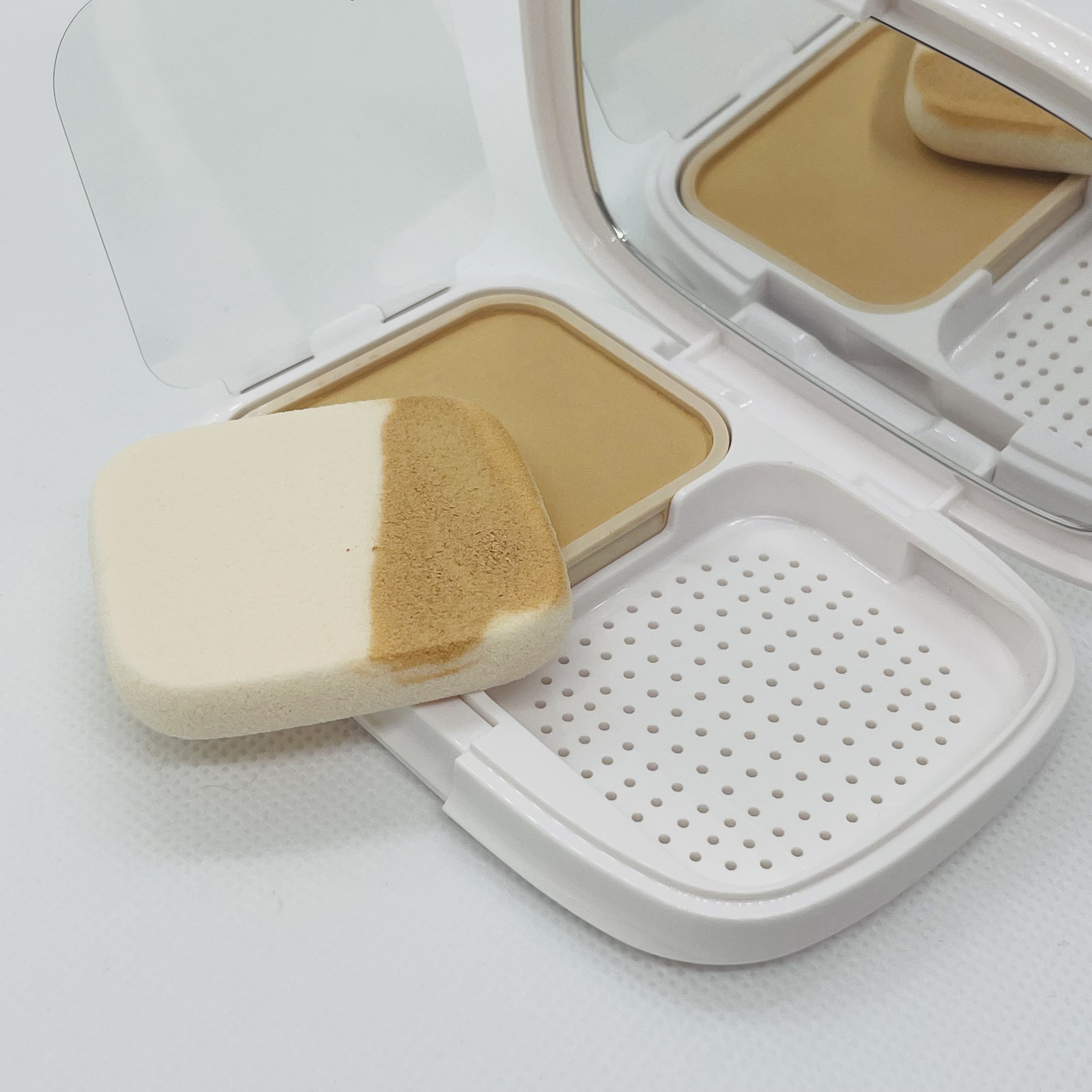 パウダーファンデーション 02 限定セット <スポンジ付き>+専用ケース/media luxe/パウダーファンデーションを使ったクチコミ（2枚目）