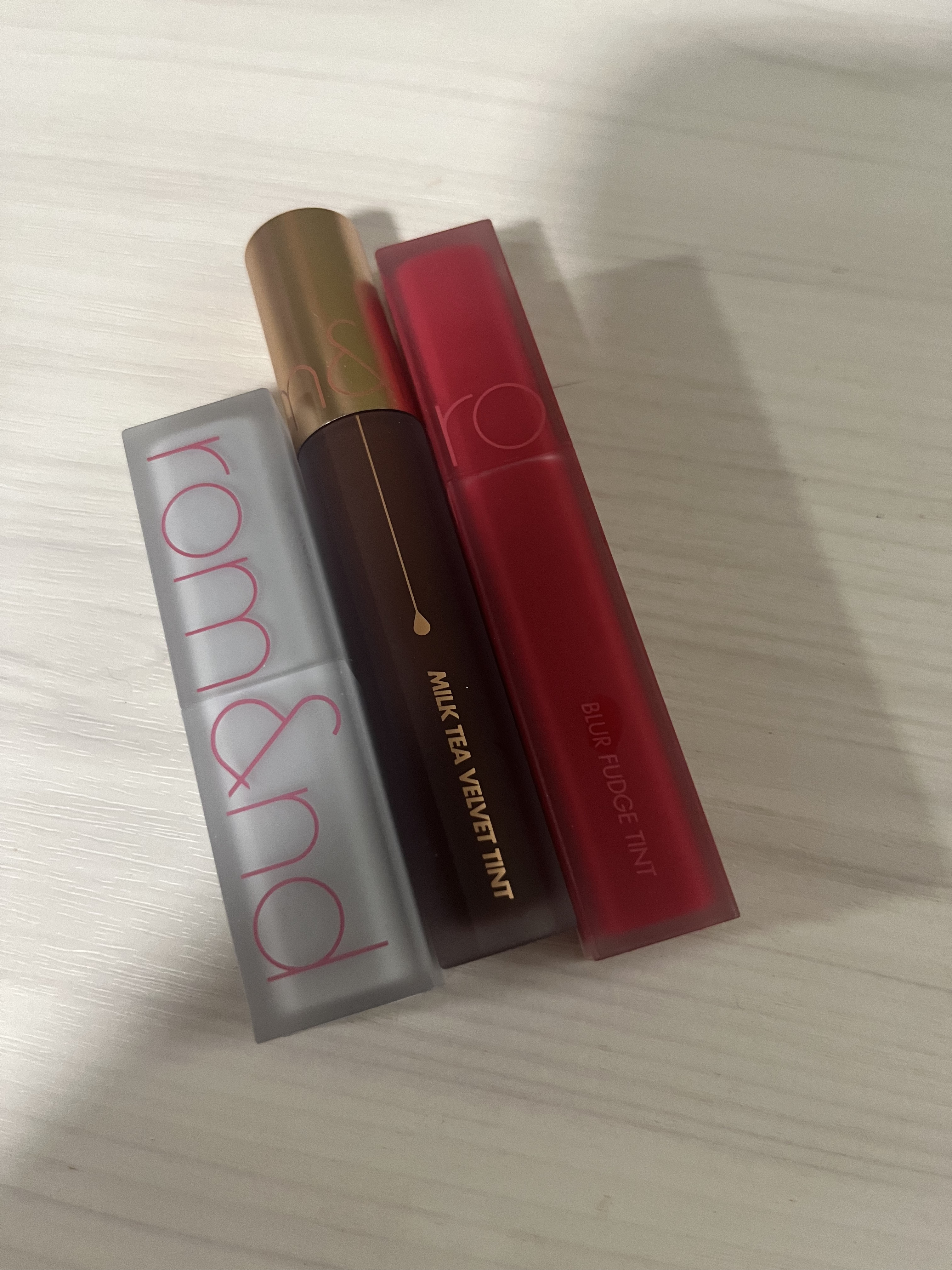 rom&nd ブラーファッジティント 11 フューシャバイブ(FUCHSIA VIBE)/rom&nd/リップティントを使ったクチコミ（1枚目）