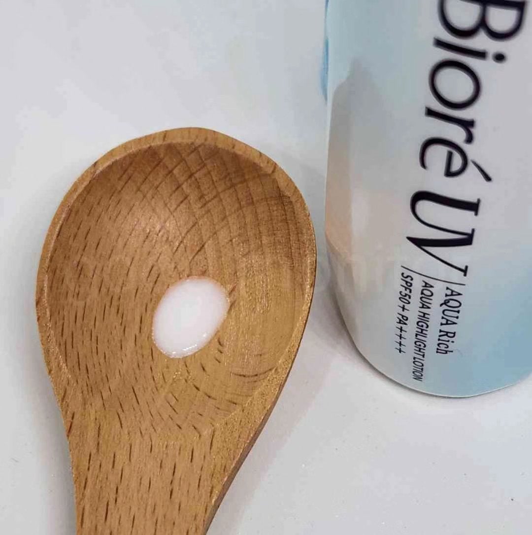 ビオレUV アクアリッチ アクアハイライトローション(水層ハイライトUV)/ビオレ/日焼け止めローションを使ったクチコミ(3枚目)