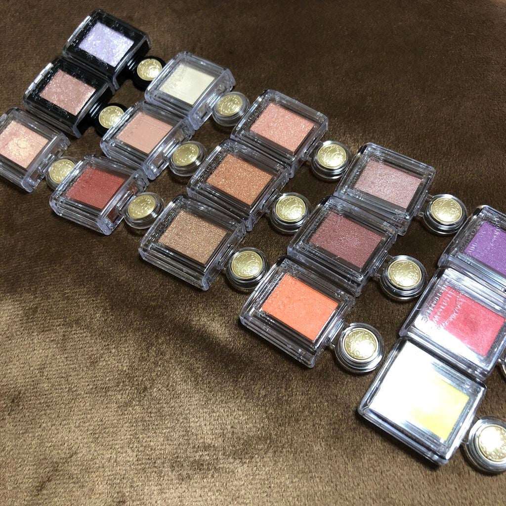 to-fu on LIPS 「メイクパレット作成準備マジョマジョのアイシャドウのケースの取手..」(4枚目)