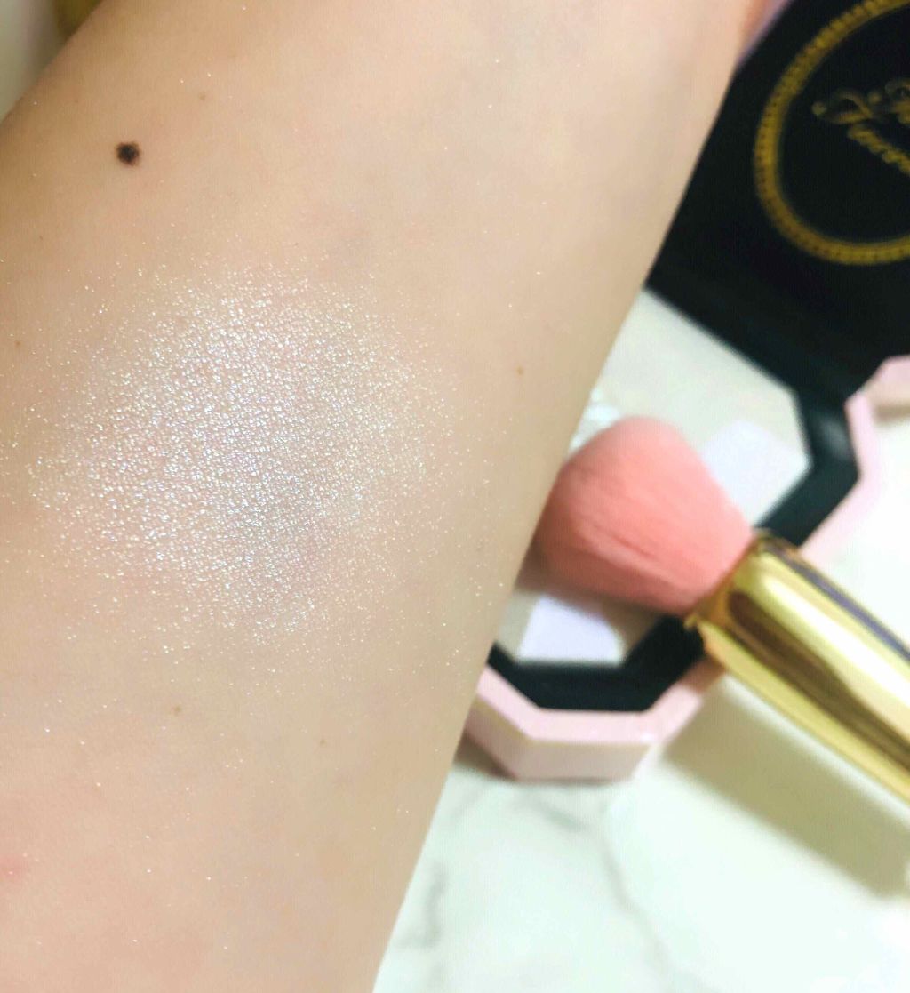 ダイヤモンドライト ハイライター ブラシ/Too Faced/メイクブラシを使ったクチコミ(3枚目)