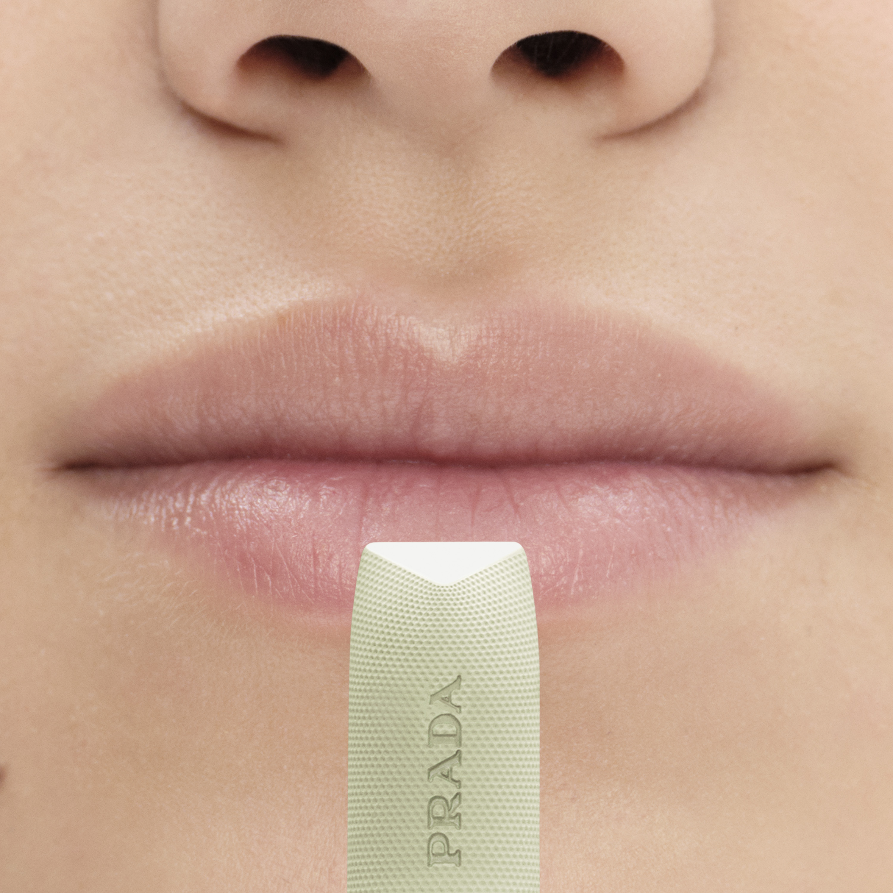 新品　PRADA リップバーム グリーン PRADA BEAUTY リップバーム U000 グリーン リップ バーム オプティマ