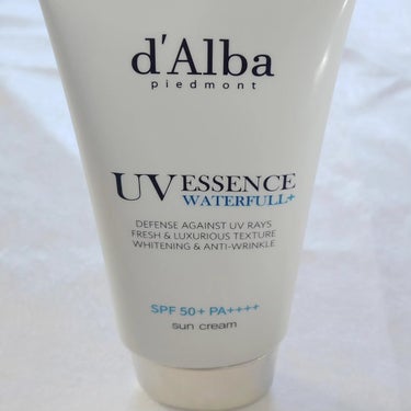 d'Alba(ダルバ) の
ウォータフル エッセンス サンクリーム

SPF50+・PA++++で
日焼けによるしみ、そばかすを防いでくれます。
水のようななめらかな使用感で、
しっとりうるおう日やけ止