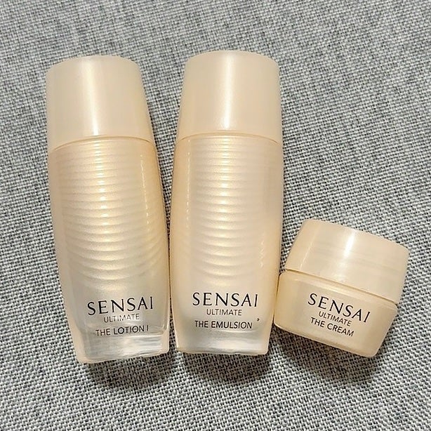 sayaca on LIPS 「SENSAIはサンプルなのに立派なボトルでラグジュアリー感ある..」(1枚目)
