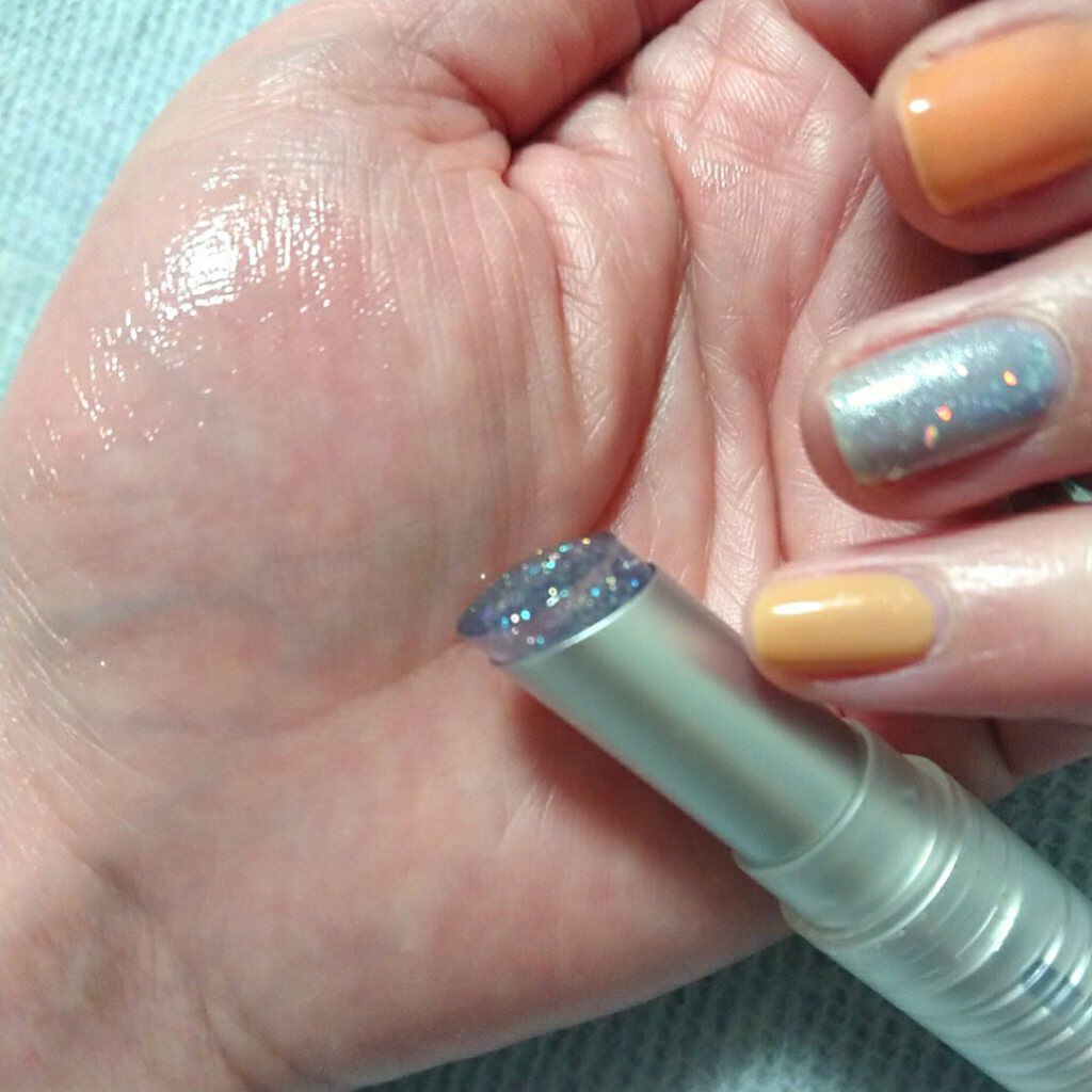 グリッタリーウェブリップバーム/unleashia/リップケアを使ったクチコミ（2枚目）