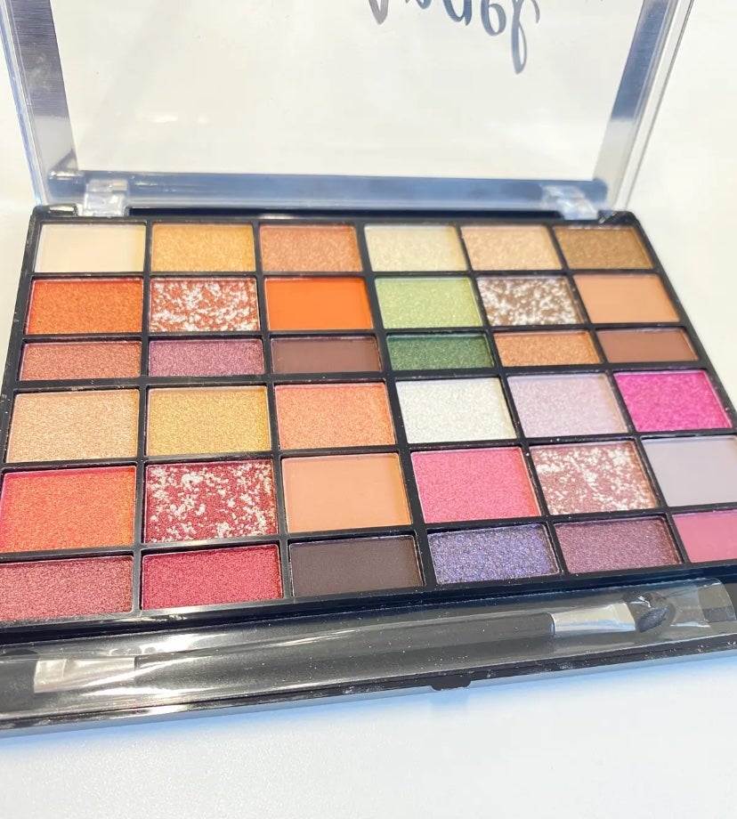 ひより on LIPS 「ドンキ500円アイシャドウパウダー➰🎀🤍𓂃𓈒𓏸◌➰🎀🤍𓂃𓈒𓏸..」(1枚目)