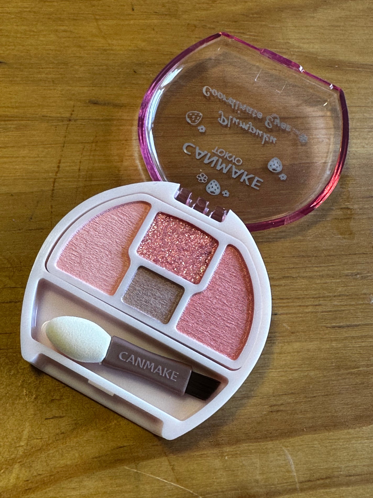 アリスドリームランドシリーズ 12色アイシャドウパレット(ZEESEA×大英博物館)/ZEESEA/アイシャドウパレットを使ったクチコミ(1枚目)