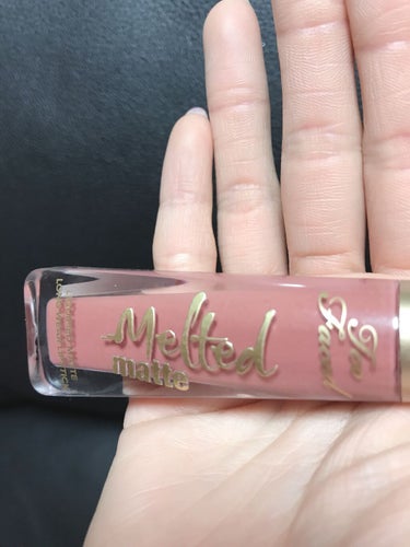 メルテッド リキッド マット ロングウェア リップスティック セル アウト/Too Faced/口紅を使ったクチコミ（2枚目）