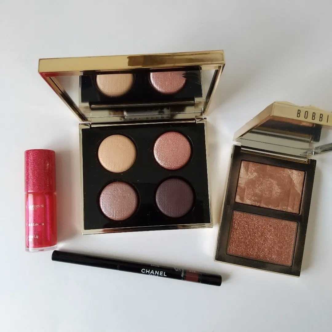 リュクス アイシャドウ クォード グロウ ウィズ ラブ コレクション/BOBBI BROWN/アイシャドウパレットを使ったクチコミ(1枚目)