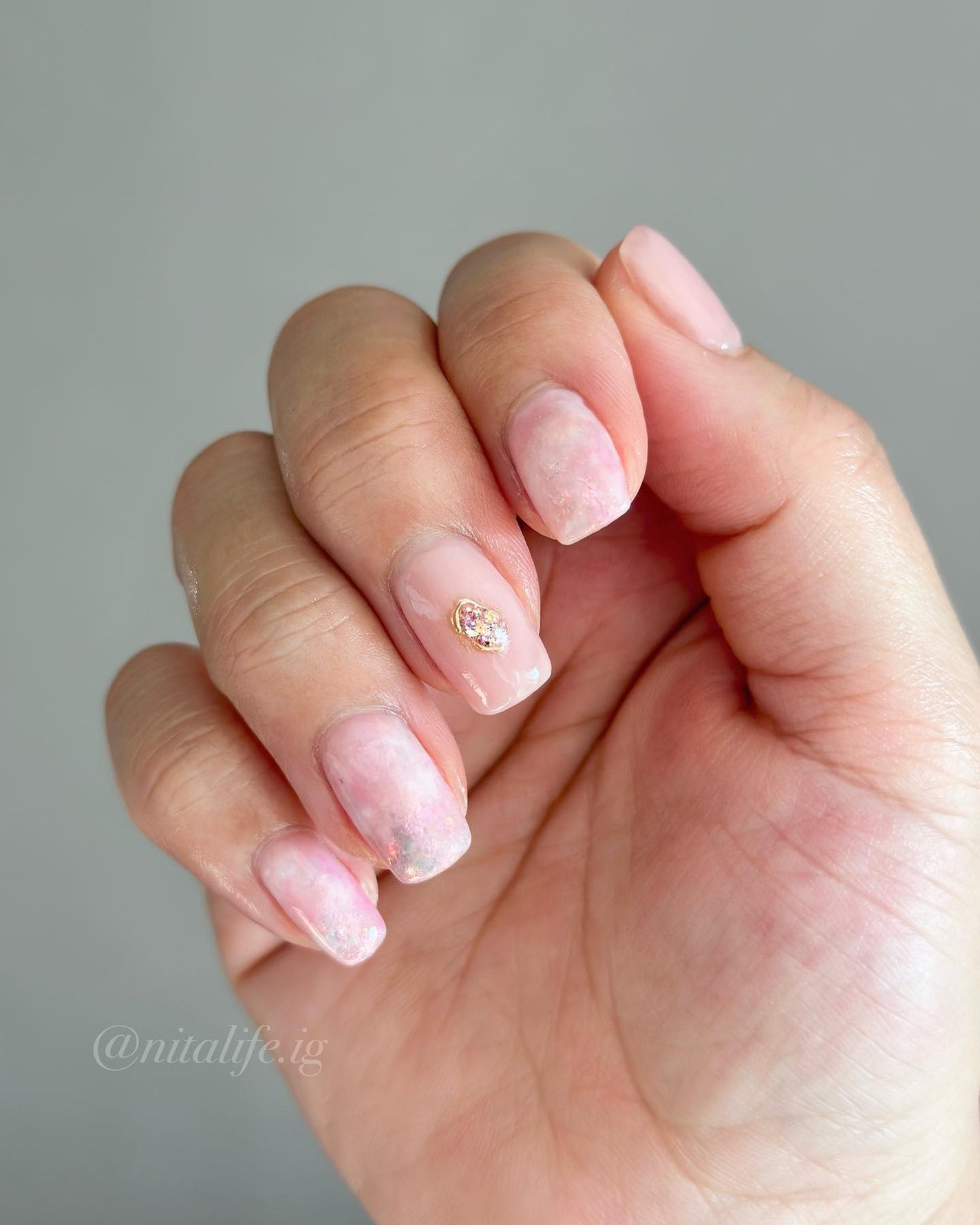 nita⌇フォロバ on LIPS 「newnail𓂃💅淡いピンクのシンプルデザインにしてもらいまし..」(2枚目)