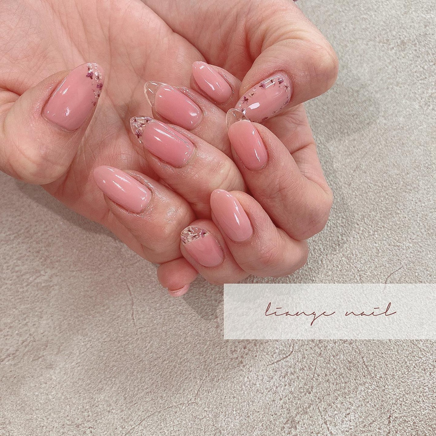 Yuki on LIPS 「.クリアフレンチに押し花❤︎.....Liangenail《リ..」(1枚目)