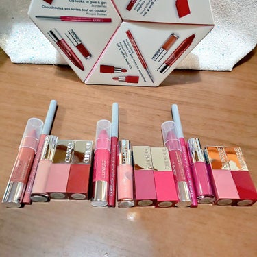 CLINIQUE ホリデイ リップ コレクションのクチコミ「今年初ホリデイです🙆
きたきたきました😍
リップのパッケージがかわいいかわいい😂💕
8000円.....」（2枚目）