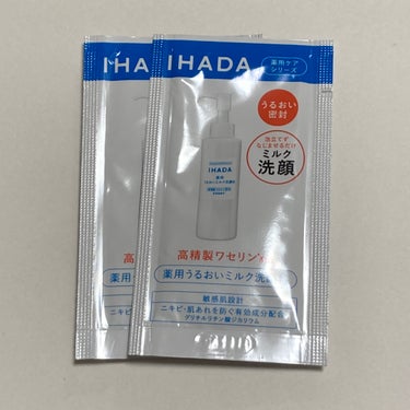 IHADA  薬用うるおいミルク洗顔料のクチコミ「IHADA
薬用うるおいミルク洗顔料

乳液のようなテクスチャーの洗顔料です。
泡立たないタイ.....」（1枚目）