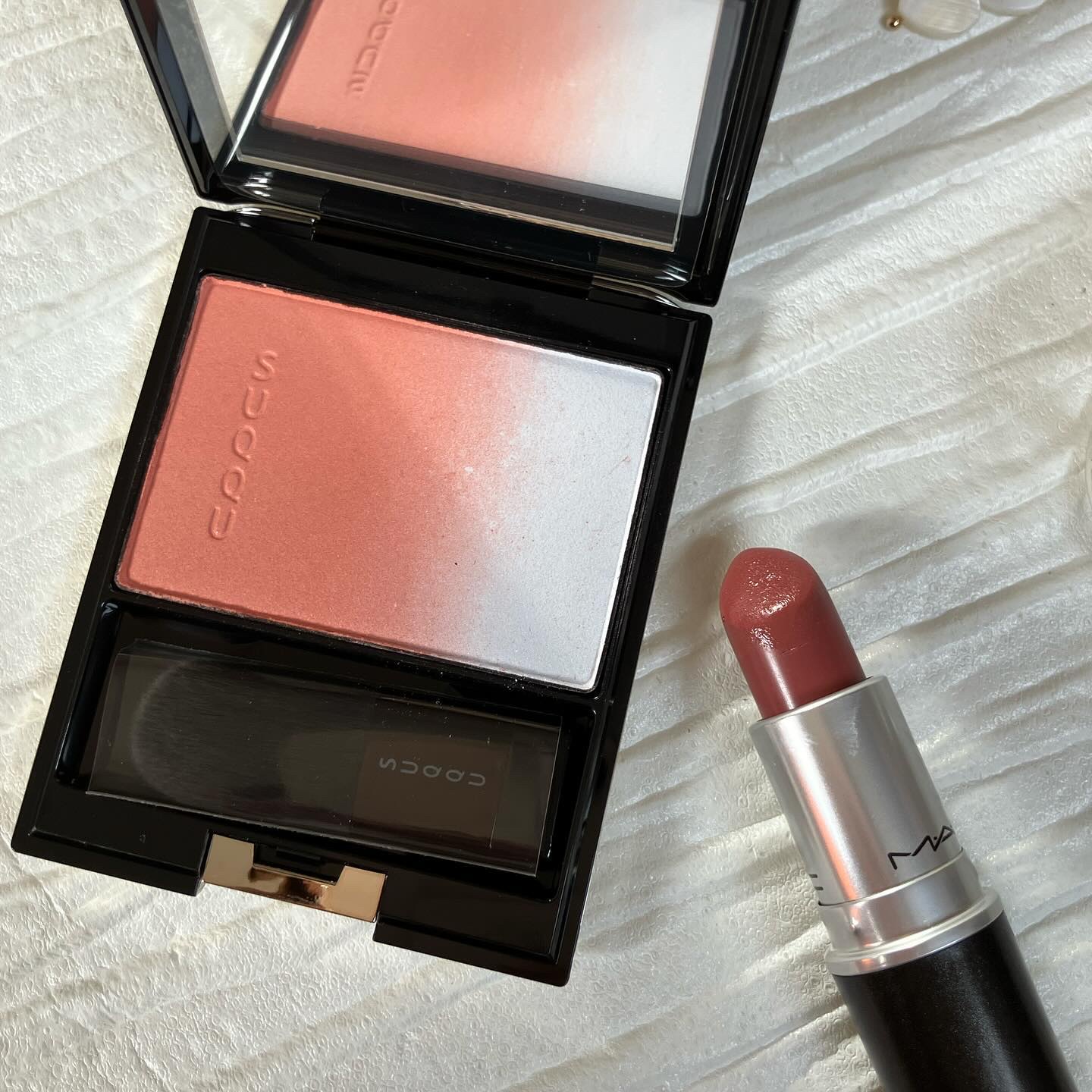 リュクスアイシャドウ フルムーン(リッチ グリマー)/BOBBI BROWN/単色アイシャドウを使ったクチコミ（3枚目）