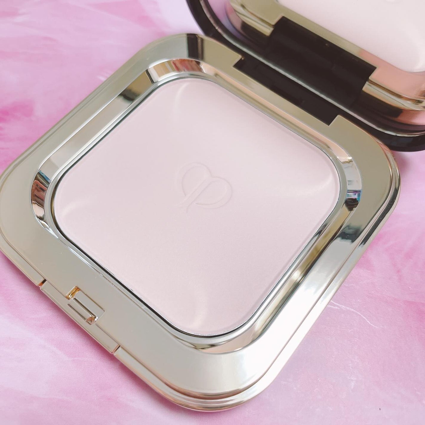 プードルコンパクトエサンシエルn/クレ・ド・ポー ボーテ/プレストパウダーを使ったクチコミ(4枚目)