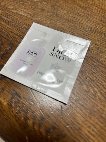 Dior ディオール スノー エッセンス オブ ライト セラム のクチコミ「Dior
 

ディオール スノー エッセンス オブ ライト セラム
30ml¥20,350 .....」（2枚目）