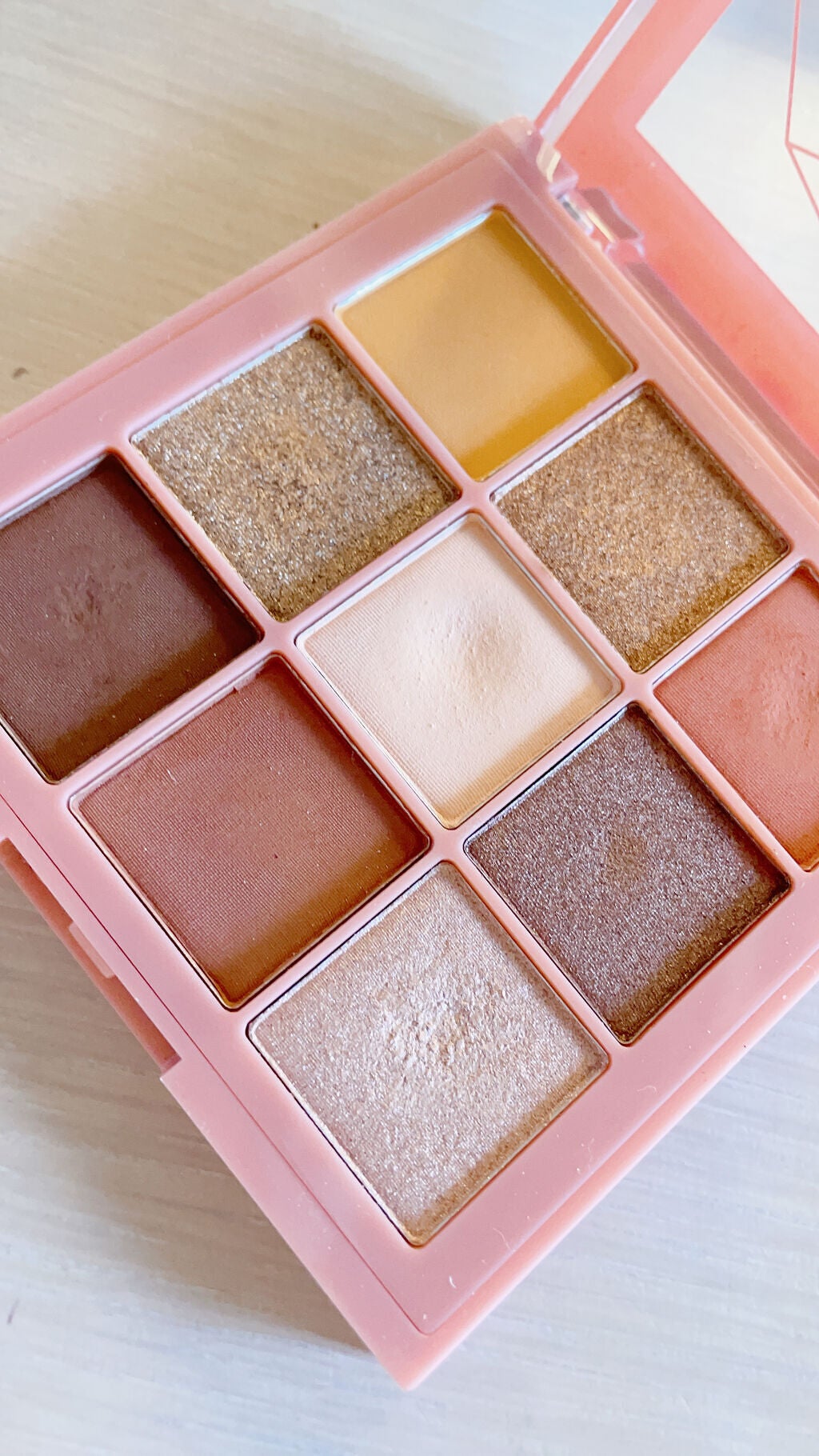 AIRI on LIPS 「私が何回もリピ買いしてる、オススメのアイシャドウパレットです♡..」(2枚目)