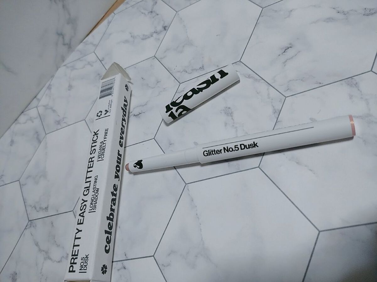 プリティー イージーグリッタースティック/unleashia/グリッターを使ったクチコミ（1枚目）