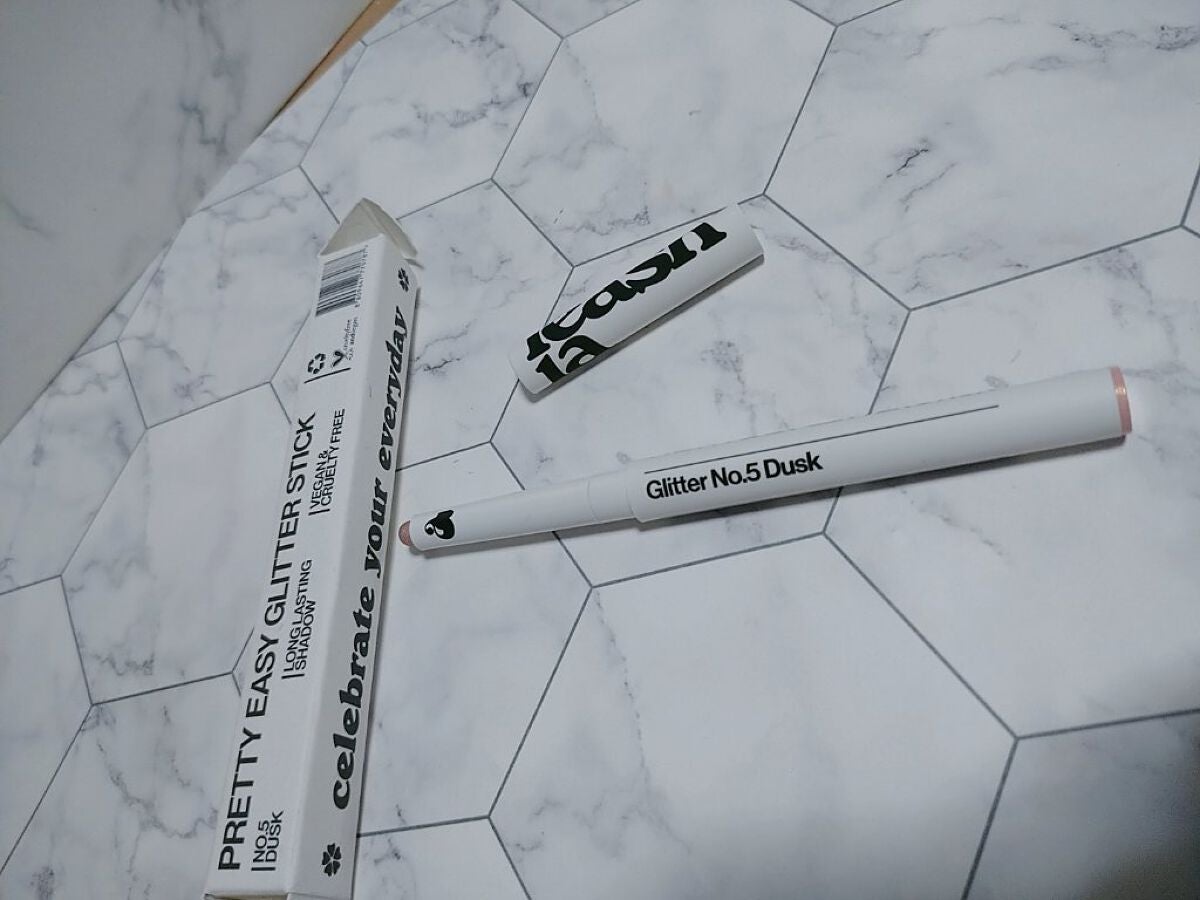 プリティー イージーグリッタースティック/unleashia/グリッターを使ったクチコミ(1枚目)