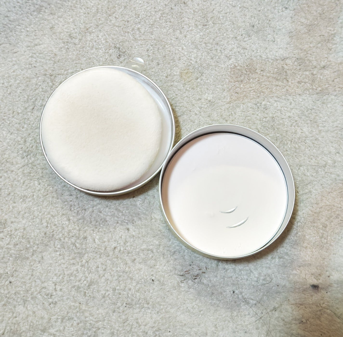 すっぴんパウダーC CICAレモングラスの香り D/クラブ/プレストパウダーを使ったクチコミ(2枚目)